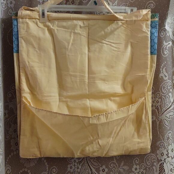 Wrapping paper hanging holder, 5 short pockets, 2 long pockets perfect condition - Picture 5 of 7
